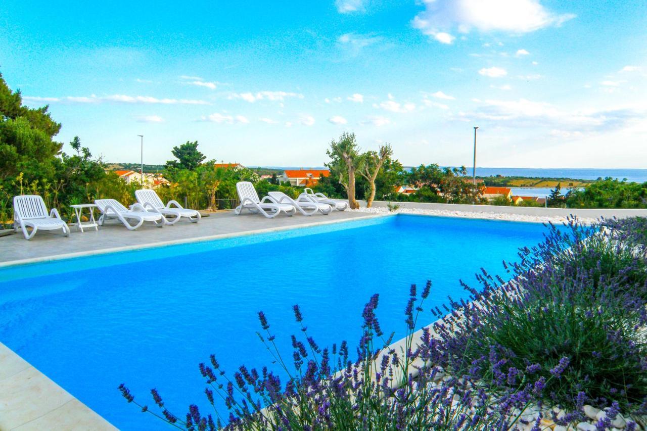 Villa Apartments Anifil Новаля Екстериор снимка