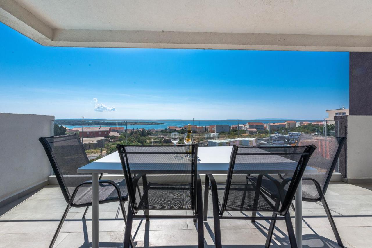 Villa Apartments Anifil Новаля Екстериор снимка