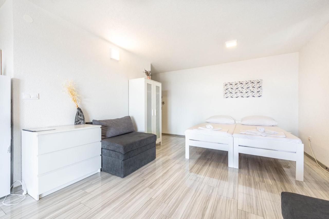 Villa Apartments Anifil Новаля Екстериор снимка