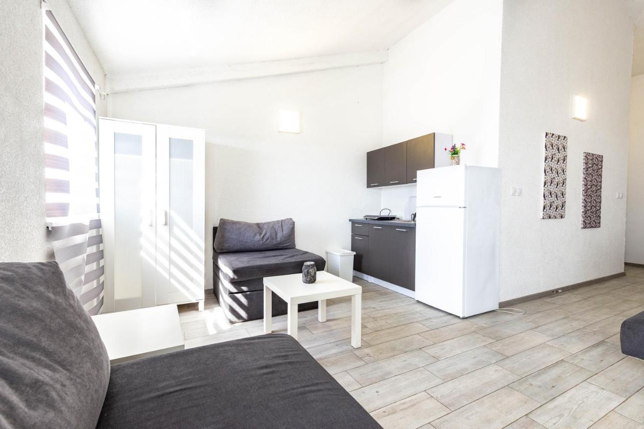 Villa Apartments Anifil Новаля Екстериор снимка