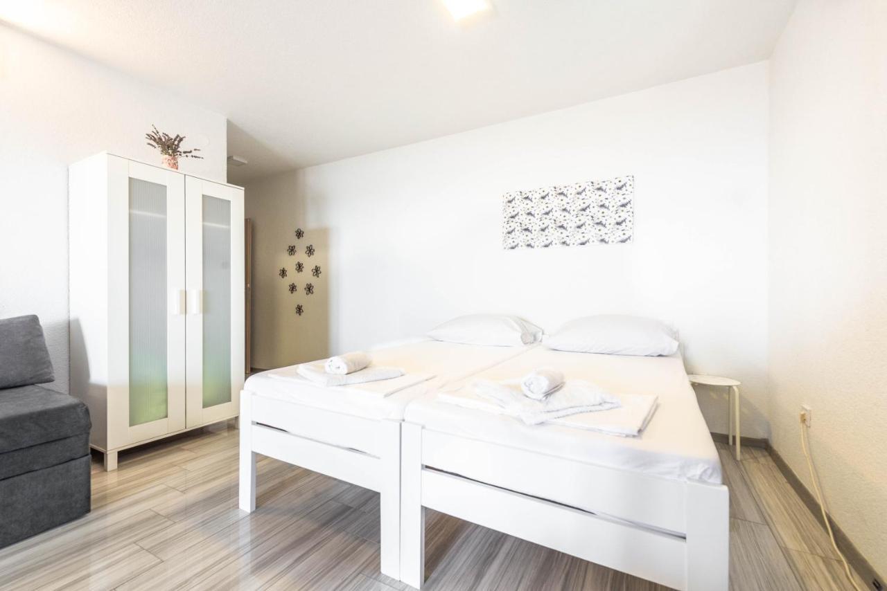Villa Apartments Anifil Новаля Екстериор снимка