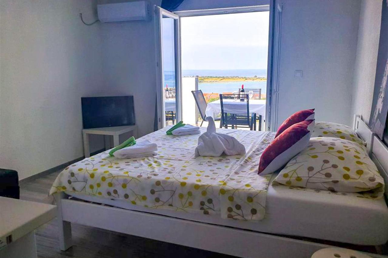 Villa Apartments Anifil Новаля Екстериор снимка