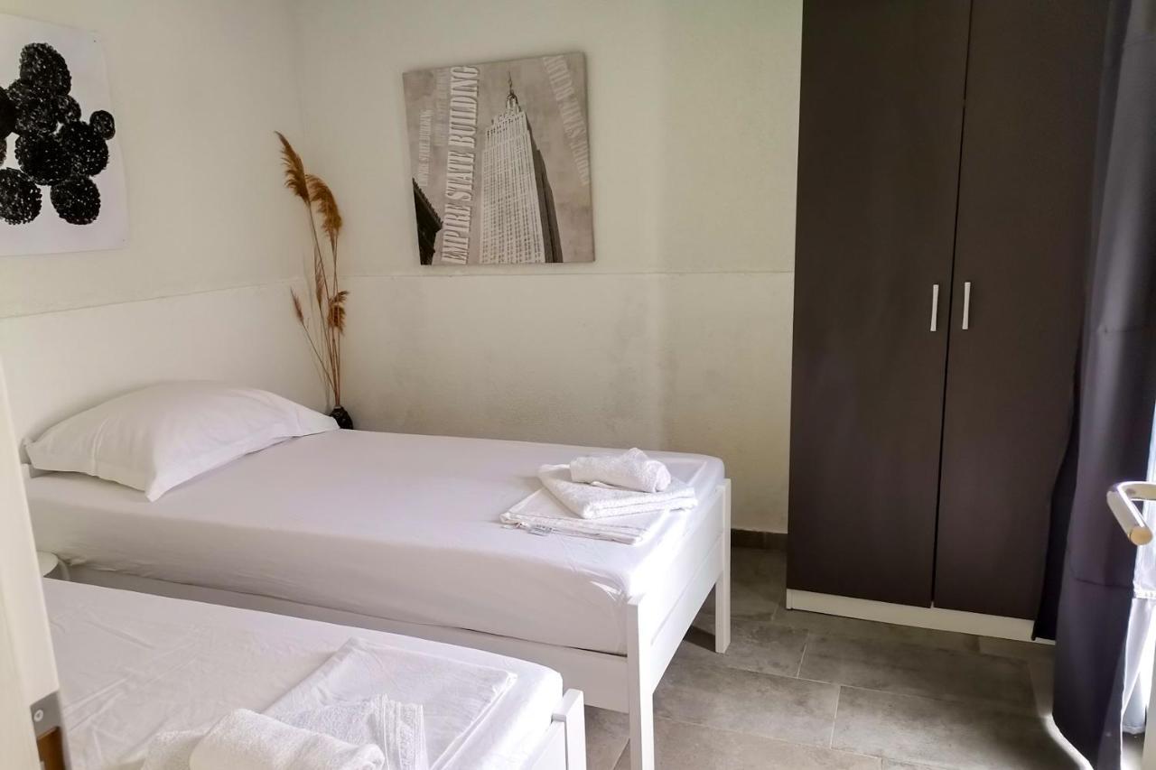 Villa Apartments Anifil Новаля Екстериор снимка