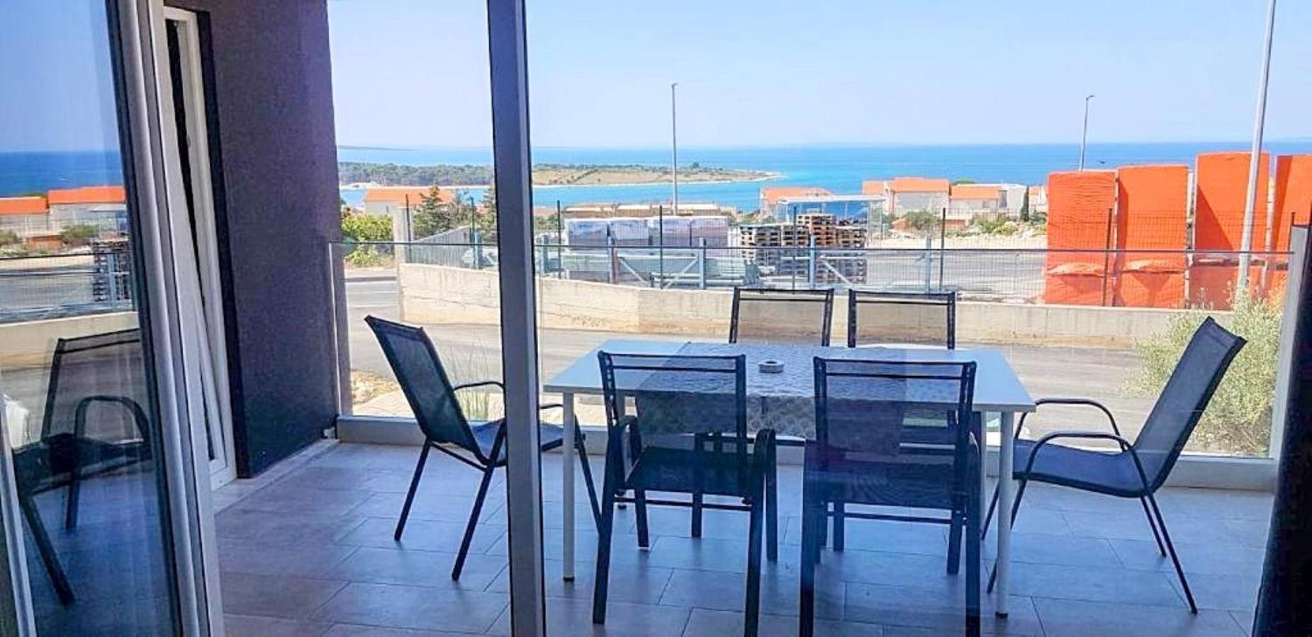 Villa Apartments Anifil Новаля Екстериор снимка