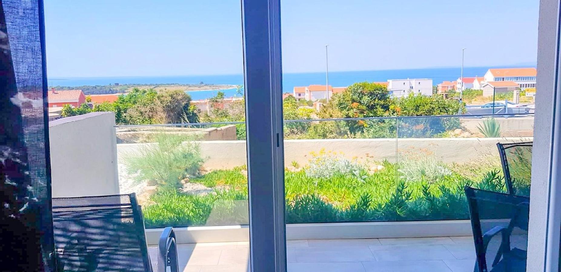 Villa Apartments Anifil Новаля Екстериор снимка