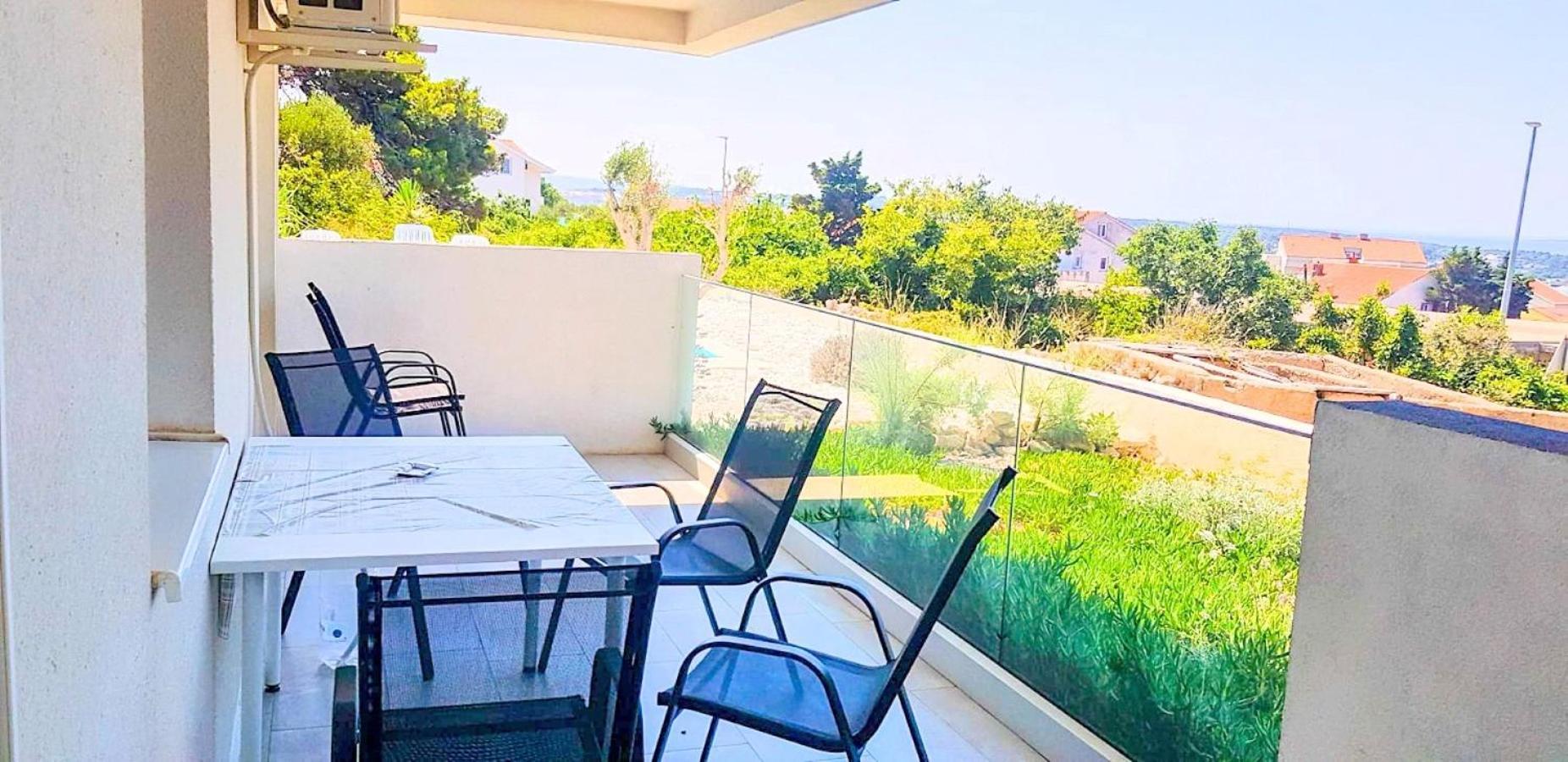 Villa Apartments Anifil Новаля Екстериор снимка