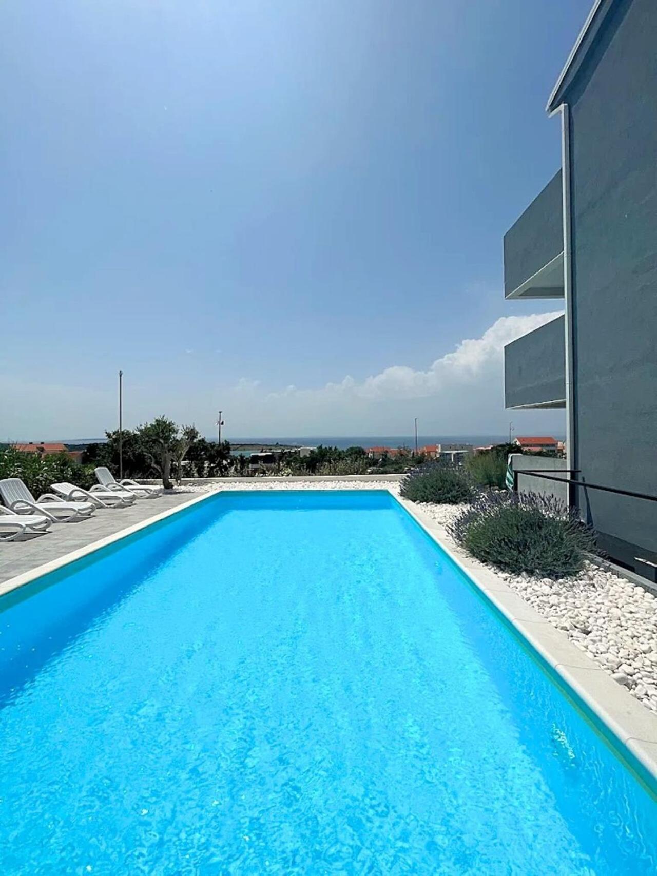 Villa Apartments Anifil Новаля Екстериор снимка