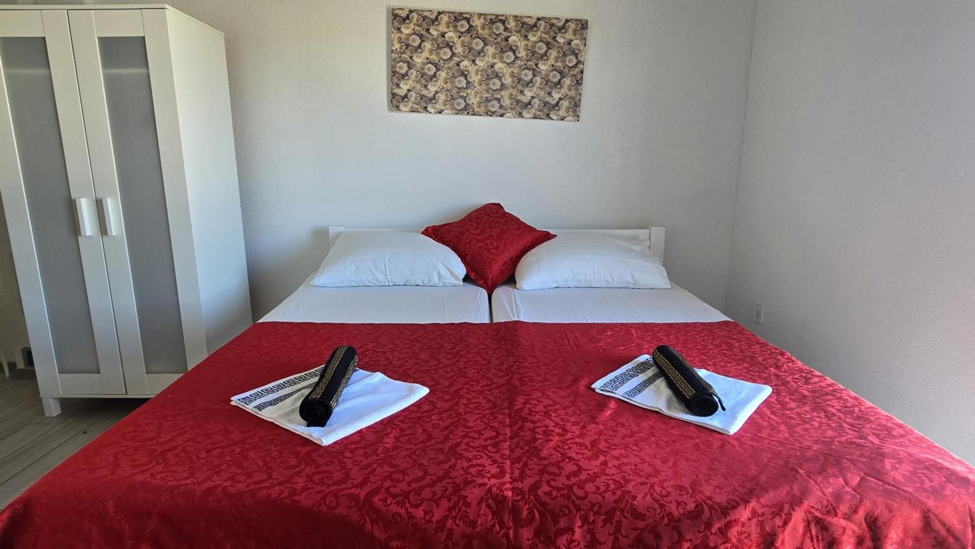 Villa Apartments Anifil Новаля Екстериор снимка
